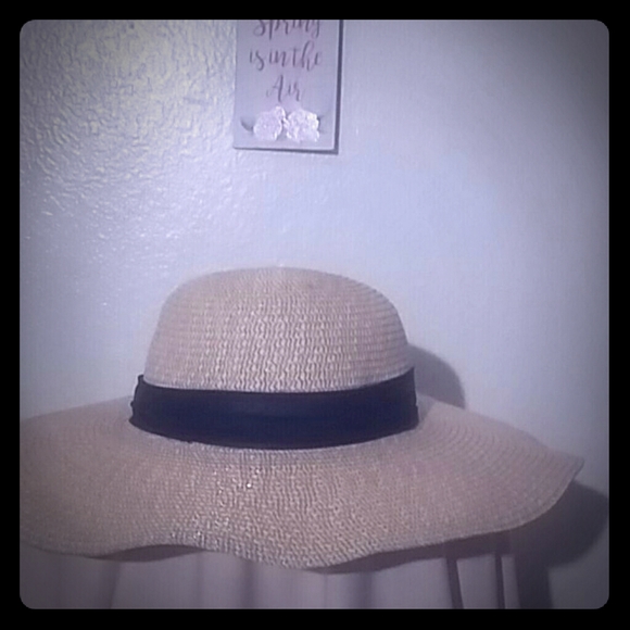 Floppy Hat - Picture 1 of 3